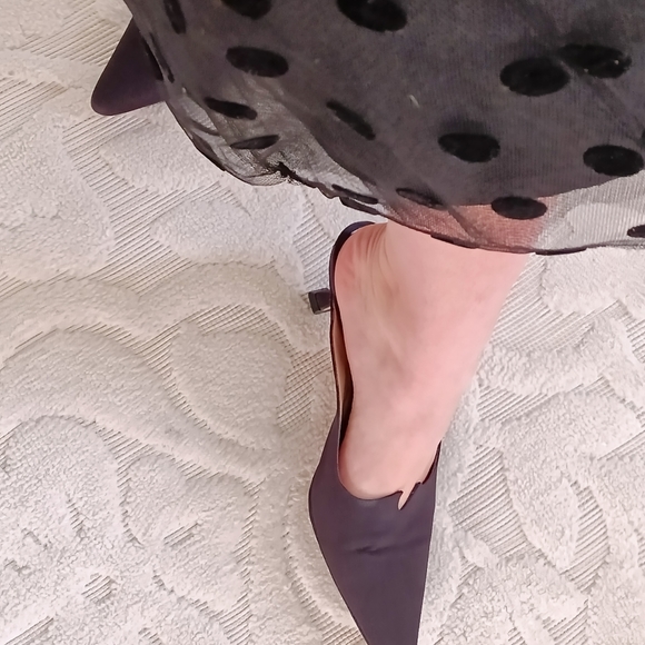 ADORABLE VTG "MANOLO BLAHNIK" BLACK SATIN KITTY'S! - Picture 10 of 16